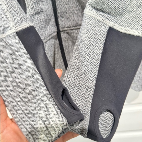 lululemon athletica Heathered Gray Ski Jacket - Picture 5 of 10